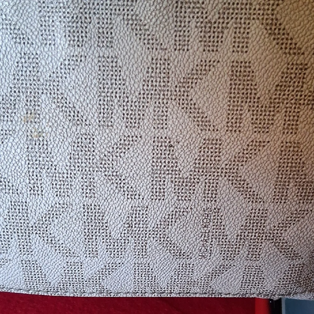 Michael Kors Cream and Tan Tote Bag - Picture 9 of 10